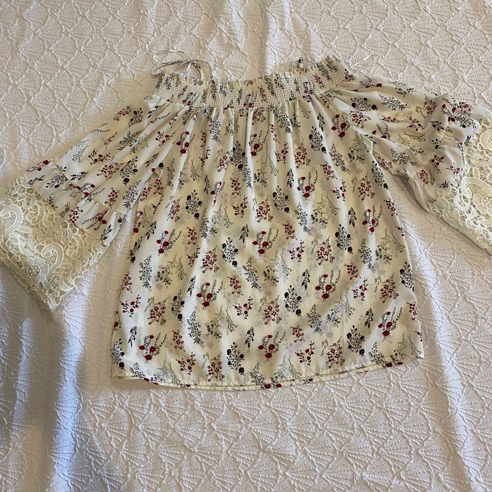 Pleione floral size Med. The sleeves !! So cute!!